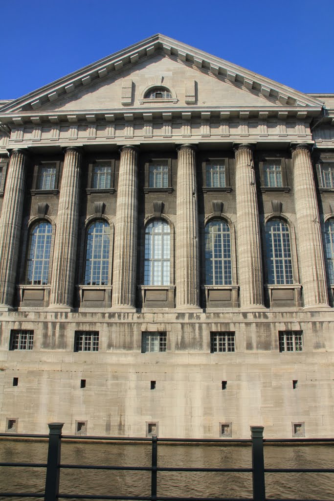 Building on the Museum Island by Alexander_121