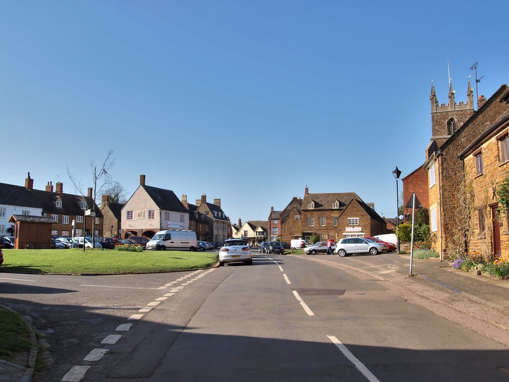 Entering the market place, Deddington by andrewsbrown