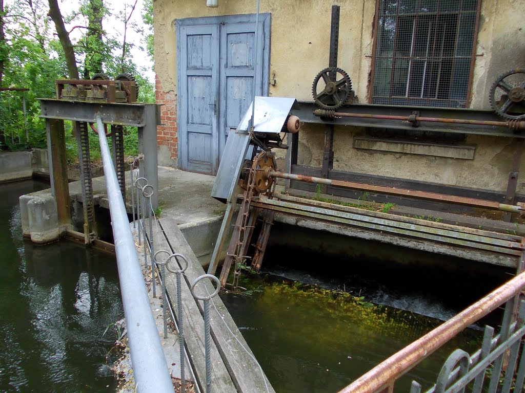 Starý vodní mlýn (Old water mill), nyní malá vodní elektrárna (now a small hydroelectric power) - detail by MAPP HUDRANS