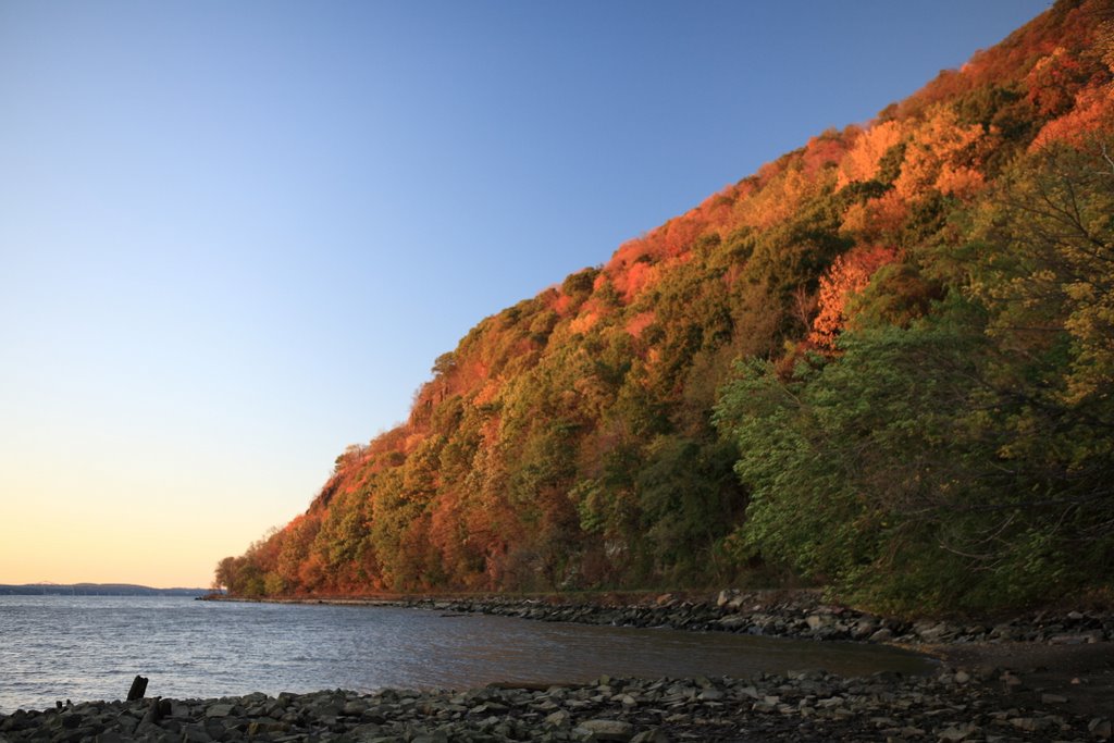 Hook Mountain State Park Looking South by pjobs