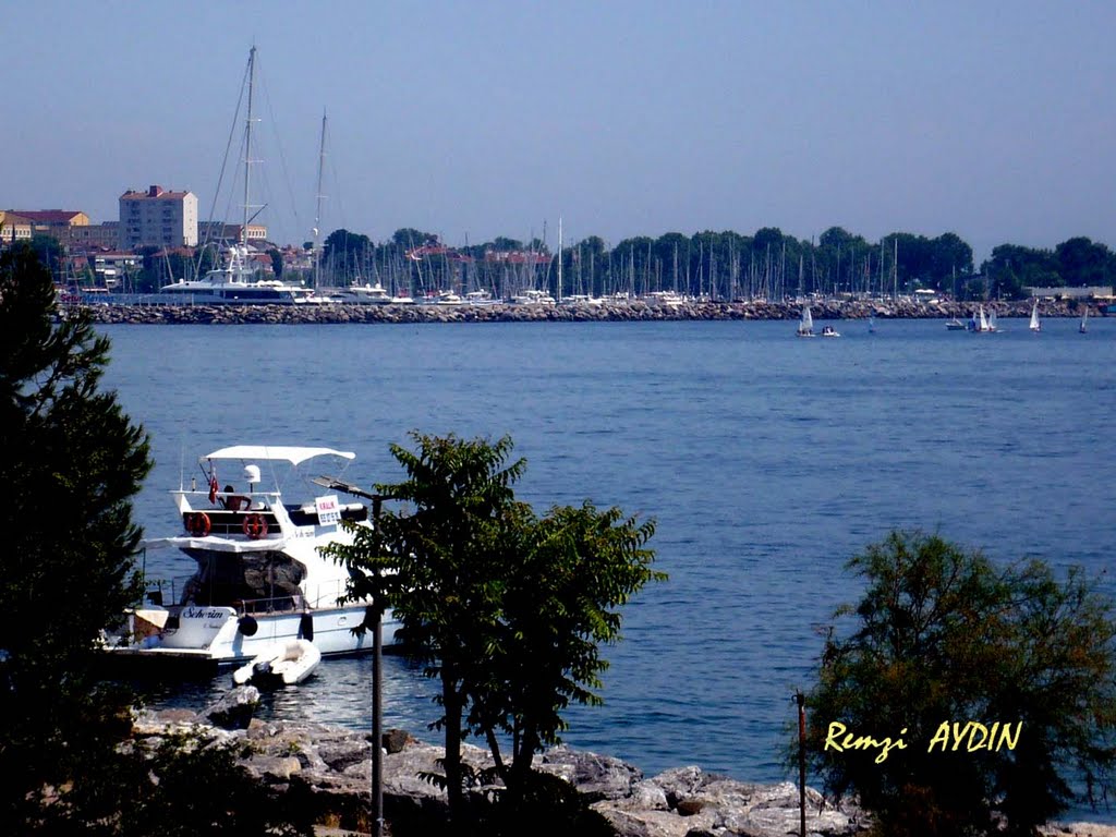 Kalamış Koyu / İSTANBUL by Remzi Aydın