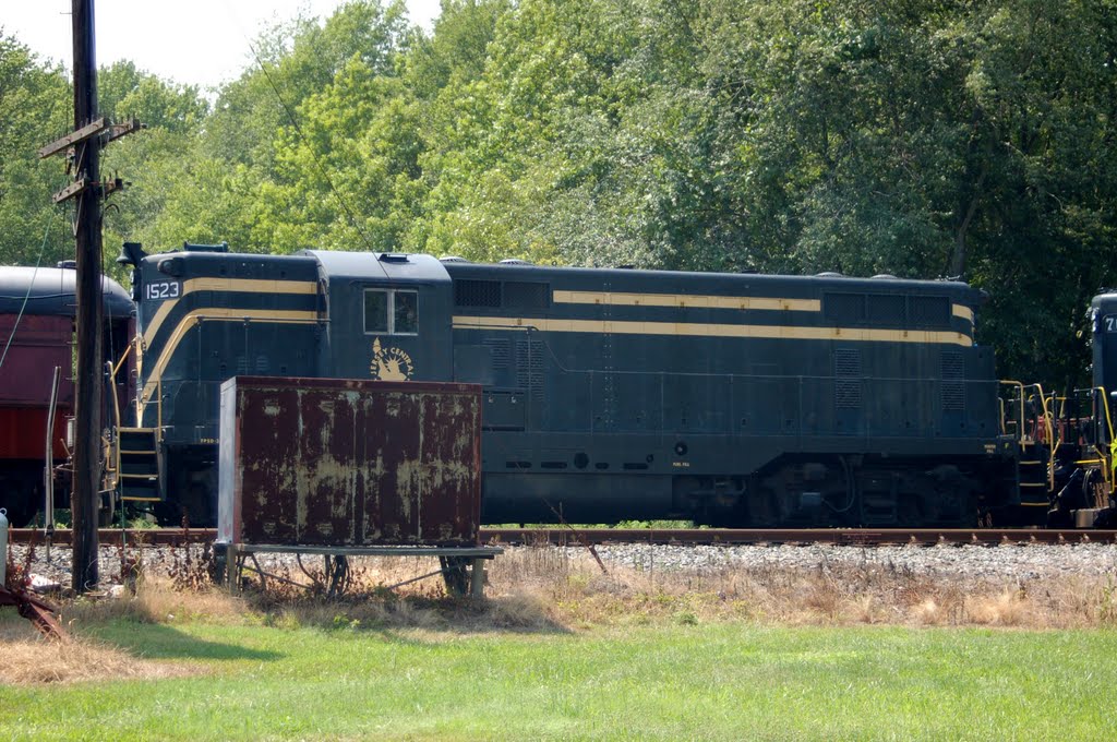 United Railroad Historical Society of New Jersey EMD GP7 No. 1523 at Tuckahoe, NJ by Scotch Canadian