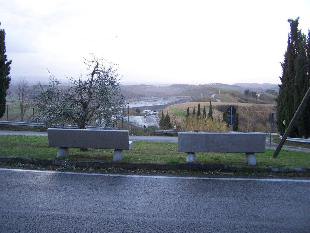 PANCHINE CON PANORAMA VISTA DISCARICA by giovgium