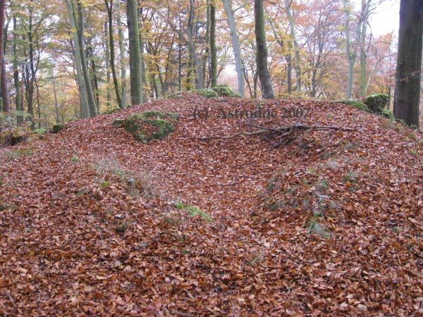 Schutthügel eines mittelalterlichen Wartturms by Astrodoc