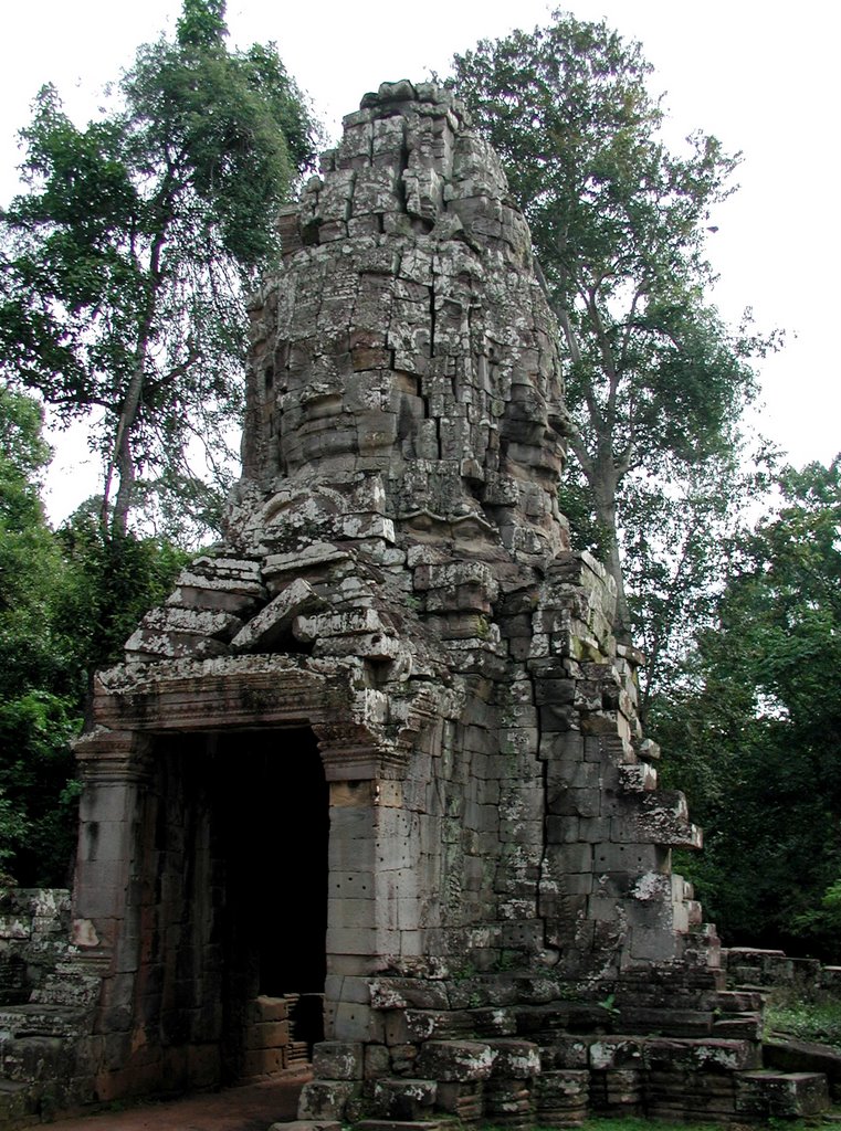 Angkor Thom - Ta Prohm - Entrance by Marc Wensveen