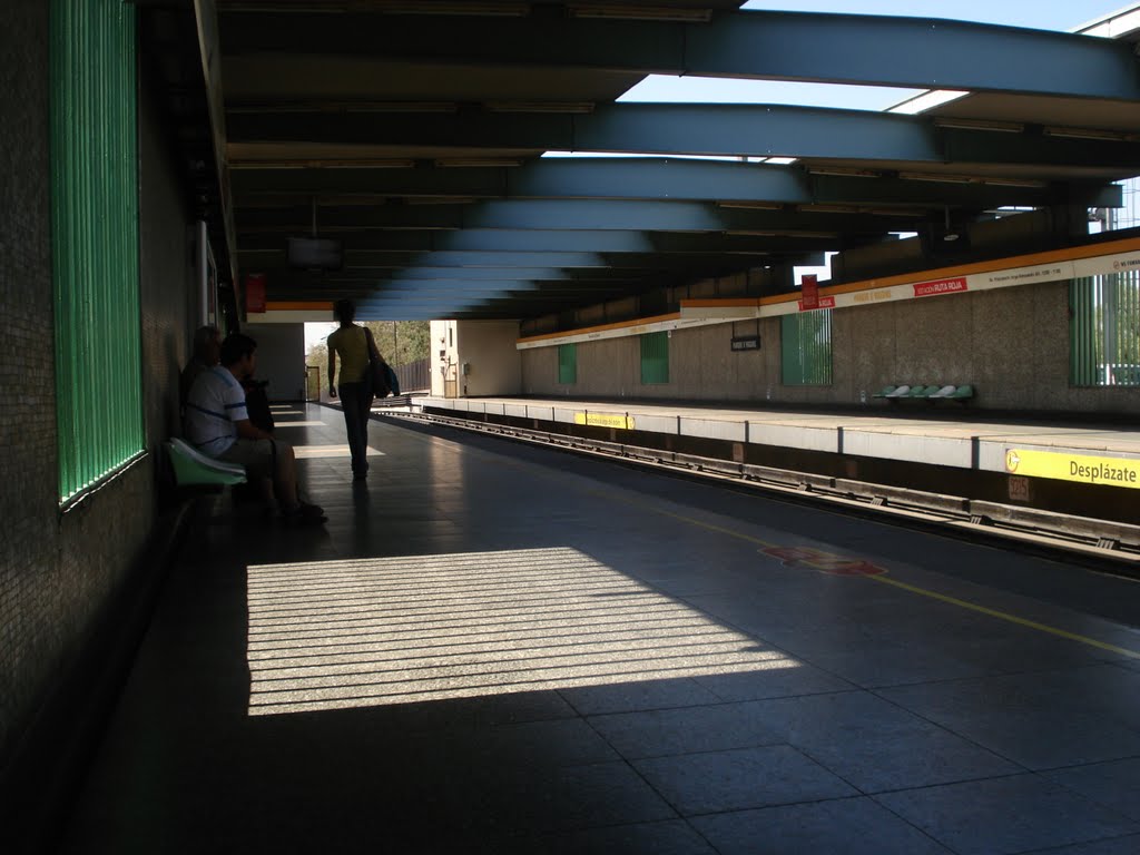 Metrô de Santiago. by Dedé de Zé Luca