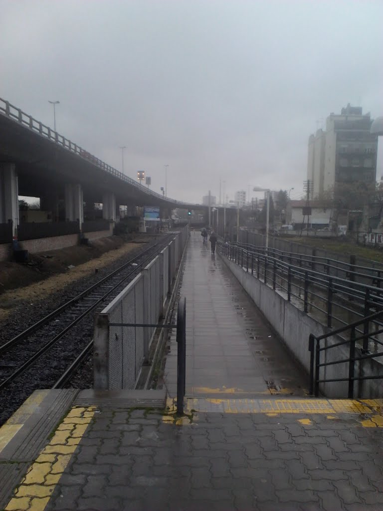 Saliendo del tren en V.Luro, llego a Lope de vega y doblo... by Mr Partener