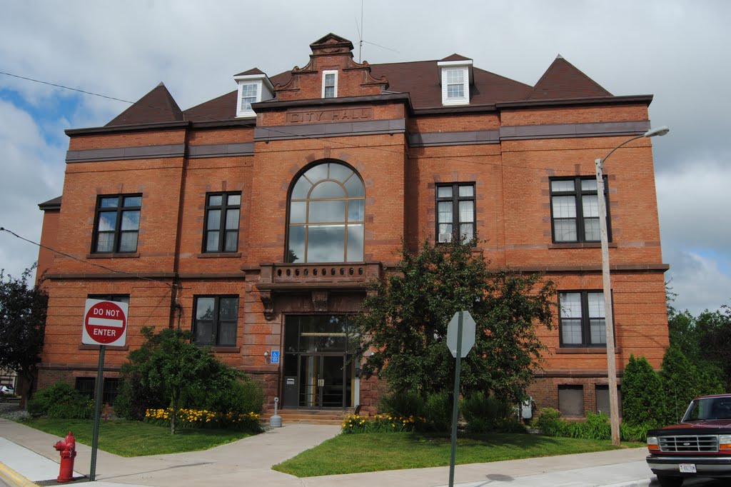 City Hall, Rhinelander by farmbrough