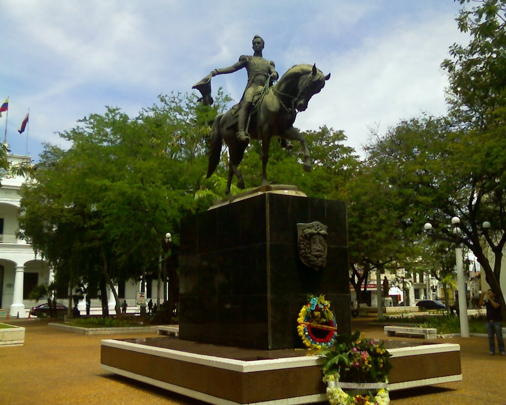 Estatua Ecuestre del Libertador, Plaza Bolivar Maracaibo by EL PATOTERO6996