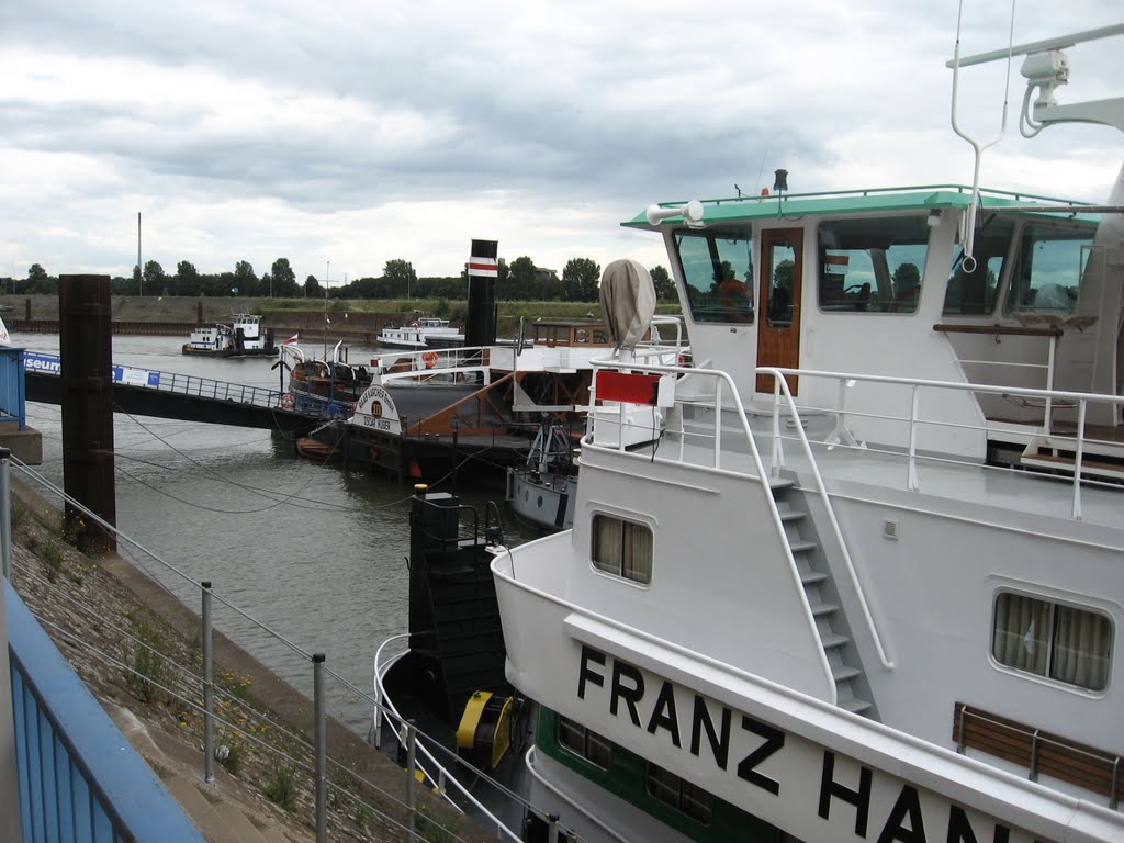 Schiff Franz Haniel und Oscar Huber(Museumsschiff)...DUISBURG by eichhörnchen