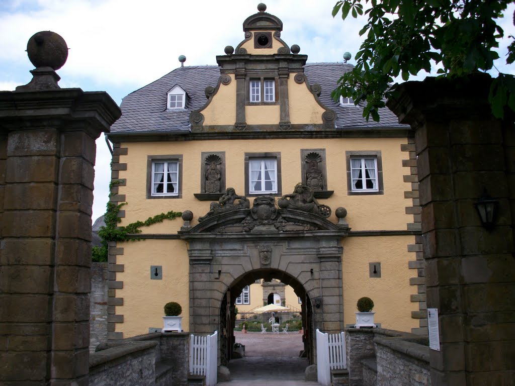 Schloss Ehringerfeld by Waltraut Scholz