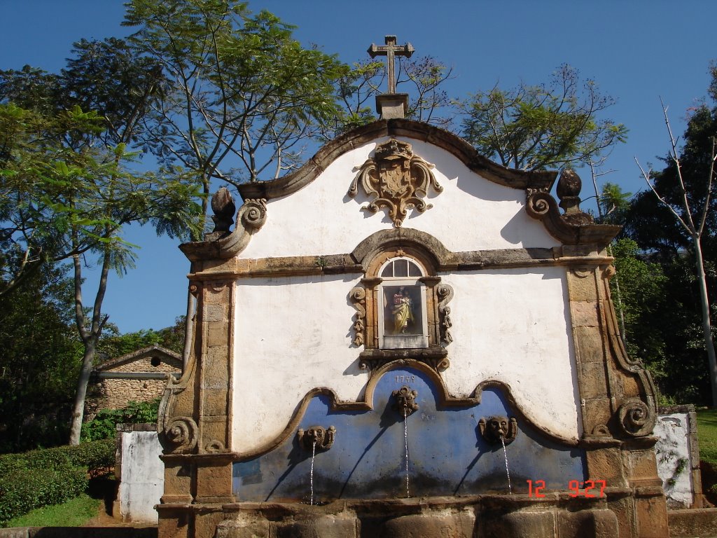 Tiradentes-chafariz by Julio Bede