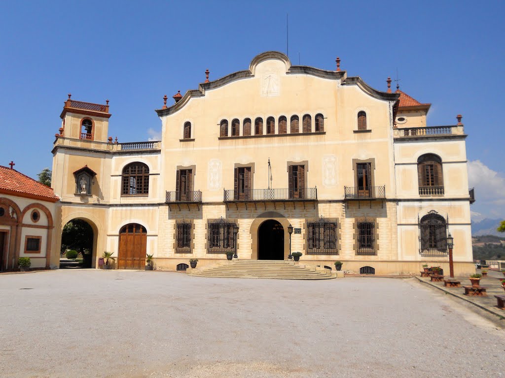 Sant Esteve Sesrovires: Masia Bach by Pedro Salcedo i Vaz