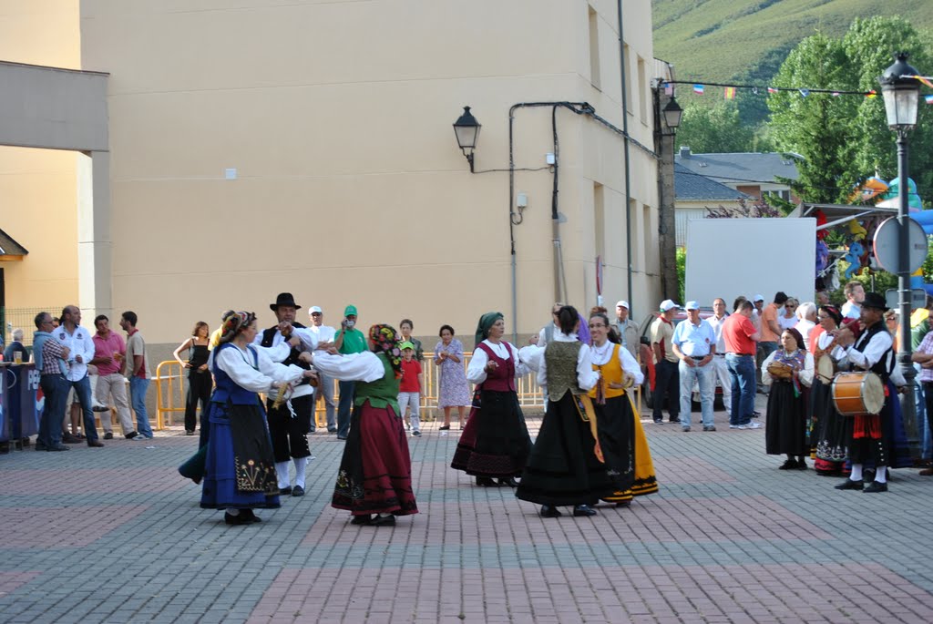 IGÜEÑA, sus fiestas by José Ant. L.V.