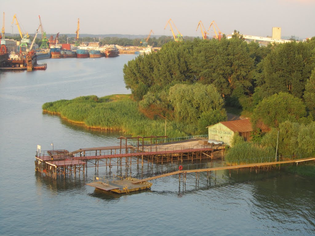 Ростов-на-Дону / River Don. Rostov-on-Don by Valentine Verchenko