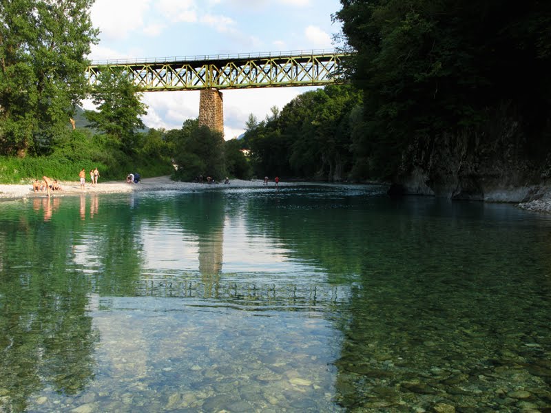 Idrijca river by hotellucija