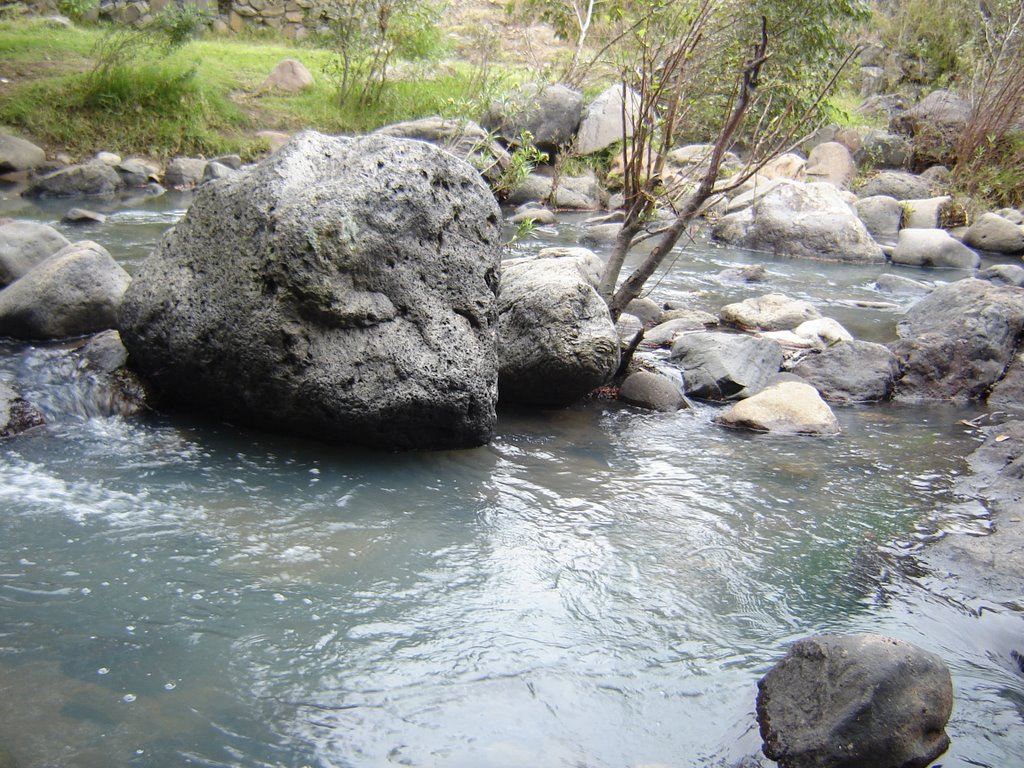 Río en Arcos del Sitio by Alex Lopez M