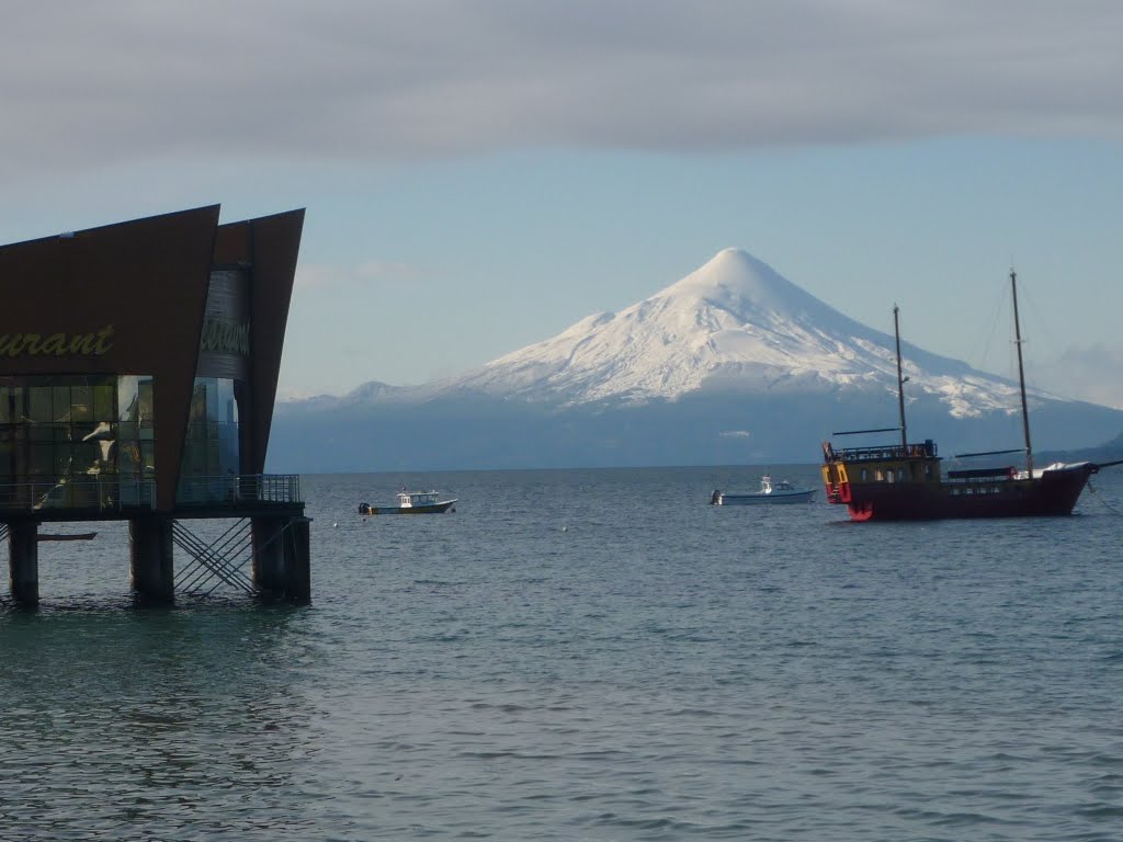 Volcan Osorno II .Chile. by georgina guichaquelen