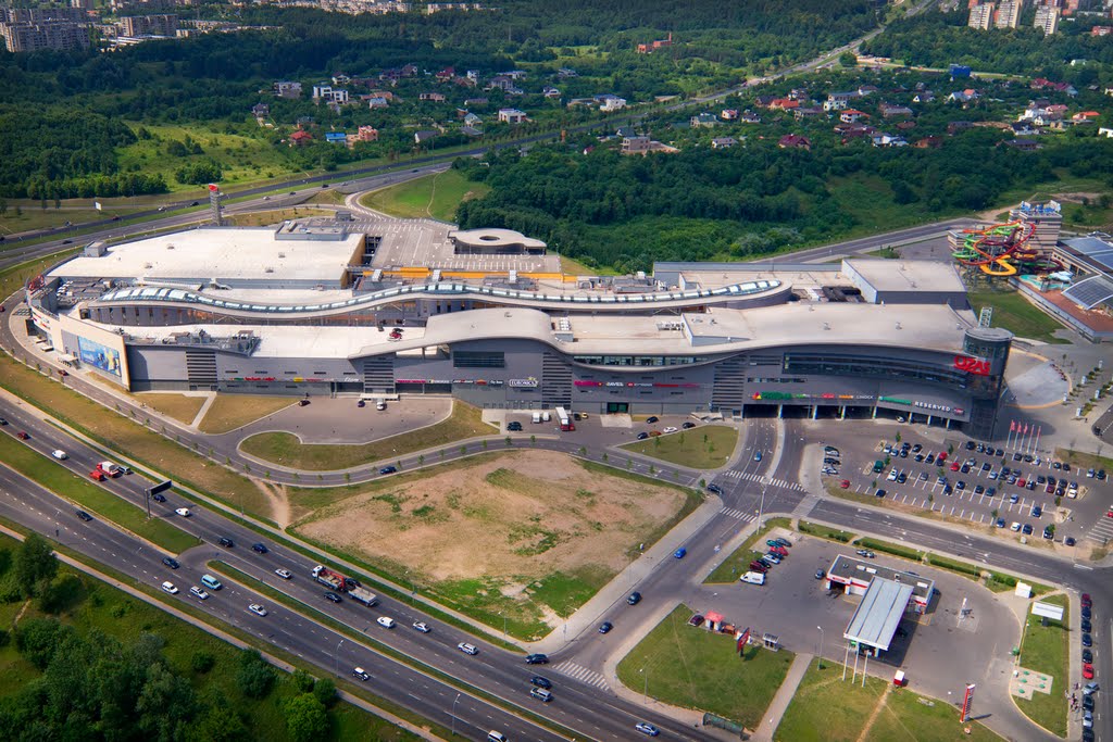 Close up shopping and entertaiment center "Ozas", Vilnius, Lithuania by skycam.lt