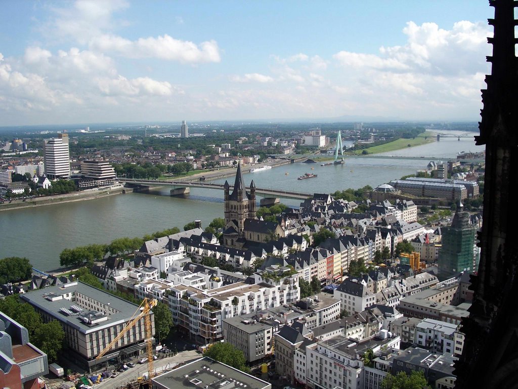 Cologne Altstadt mit Rhein_HSW by Henry Schwan