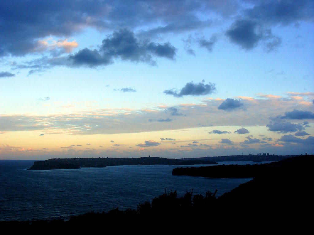 Middle and South Head, Sydney Harbour, NSW, from the Arabanoo Lookout, Grotto Point Reserve. by justinmytravels