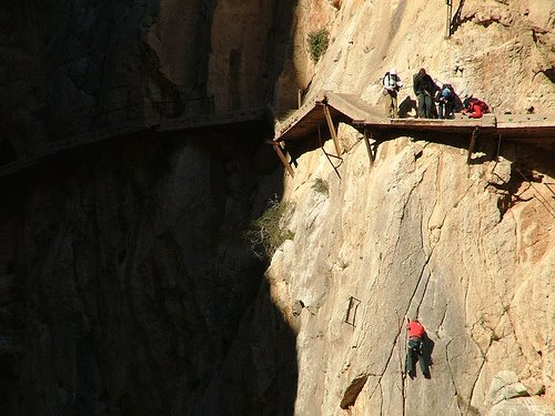 Escaladores, Caminito de el Rey, El Chorro by Manuel Jiménez