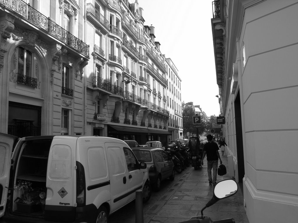 Rue Arsene Houssaye Paris by 陈欣