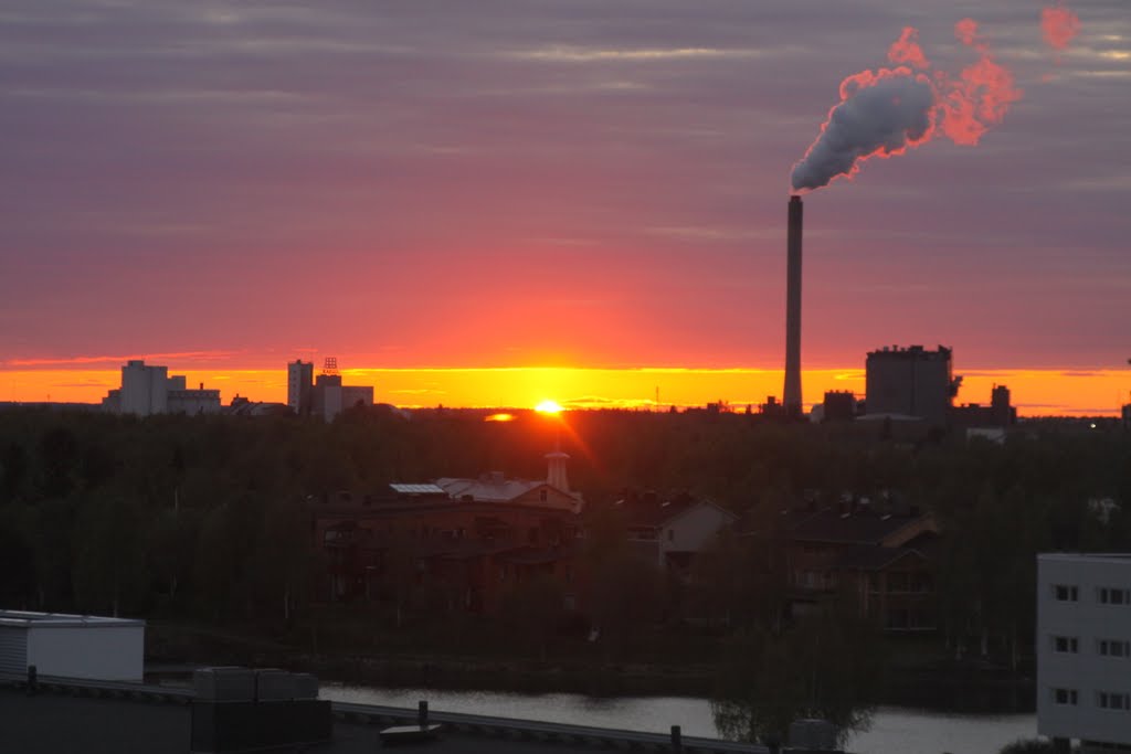 Sunset over Oulu, 26 May 2011 by hjcurtis