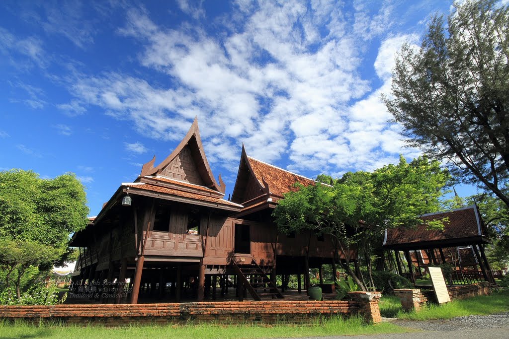 เรือนต้นเสด็จร.๕ จำลอง • Traditional Villa of Central Thailand 中部傳統別墅 by ƤōƝƓ