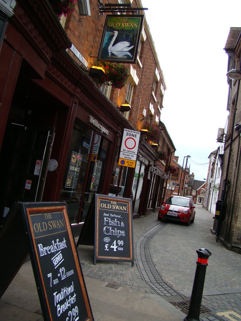 Uttoxeter; town center, The Old Swan Pub by mMircea