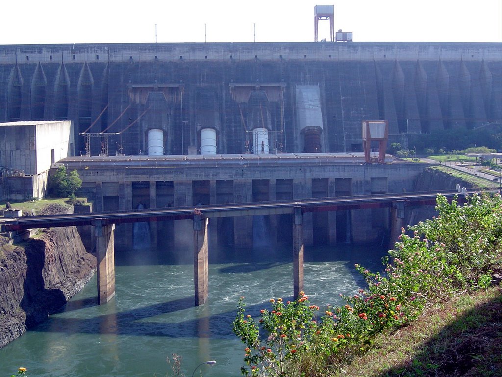 Central Hidroeléctrica Itaipú by Alejo74