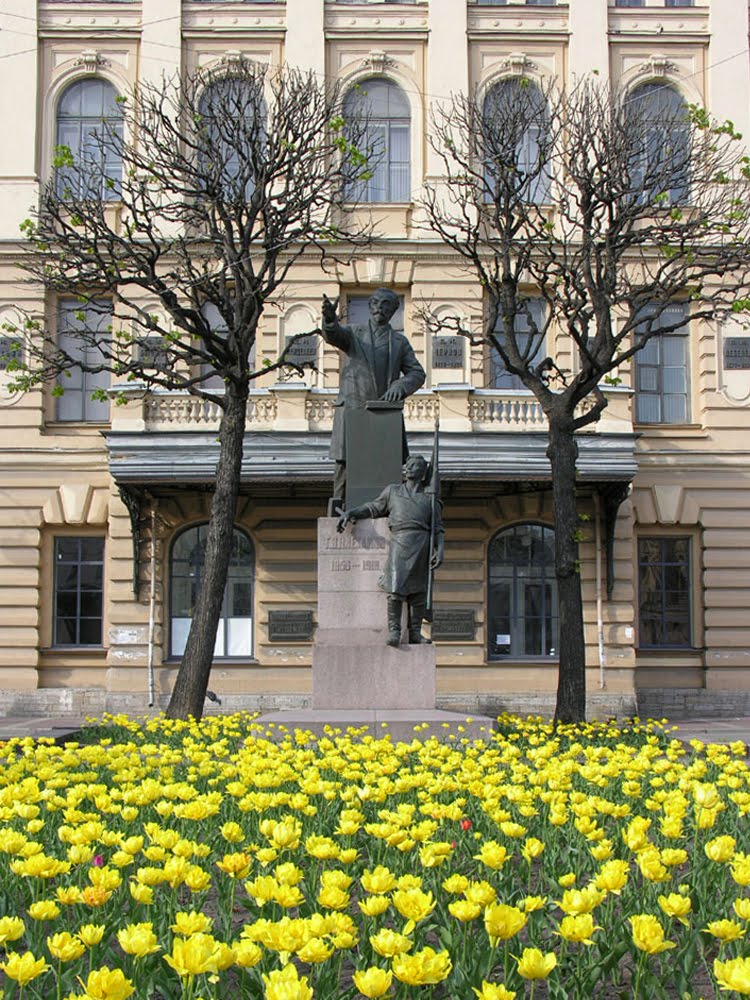 Monument to Georgi Plekhanov by IPAAT