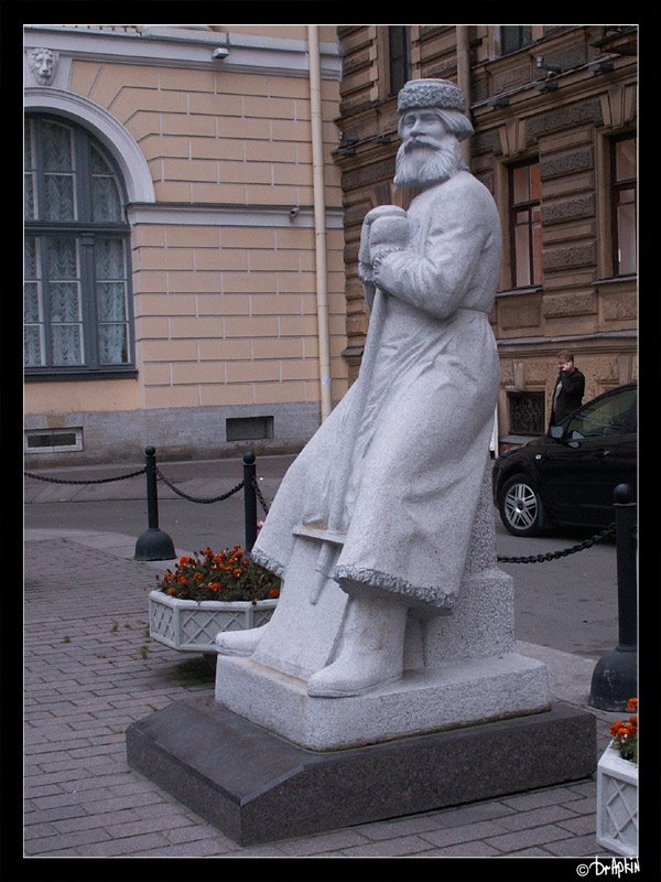 Russia, St. Petersburg, Ostrovskogo square, памятник дворнику by Gleb Drapkin