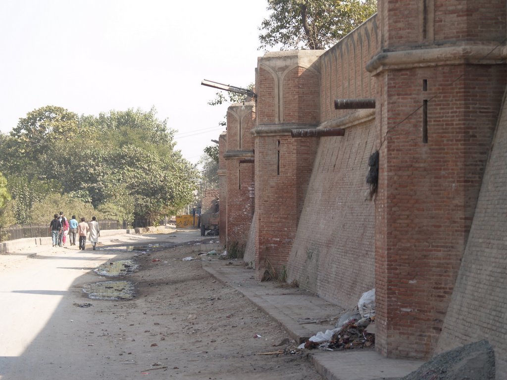 The fragment of the walls of the city Lahore by JanGasior