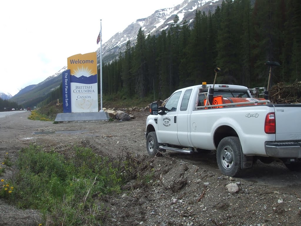 Auf dem Trans-Canada Highway an der Grenze zwischen Alberta und British Columbia, 23. Juni 2011 nachmittags by Wolfgang Hanko