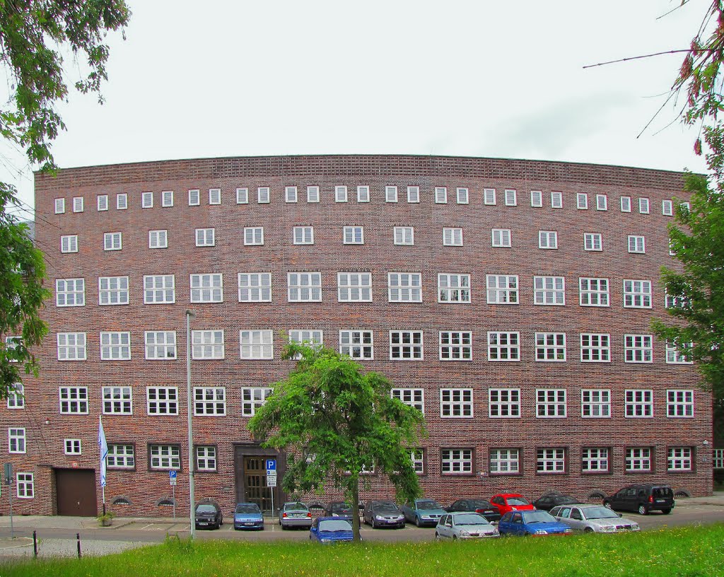 Chemnitz - Wasserwerksverwaltung 1927 in Betrieb genommen by Rudolf Henkel