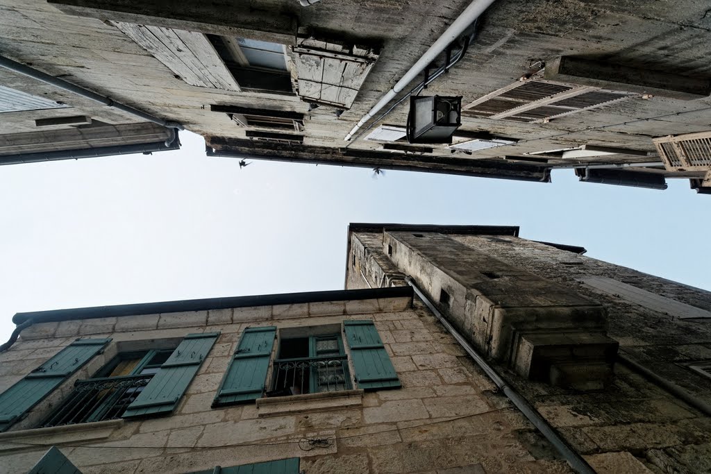 Périgueux - Rue Saint-Roch - View Up - Renaissance by txllxt