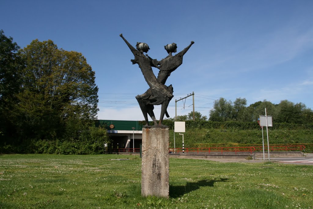 Dansen aan de Stationsweg, Culemborg. by Carl030nl