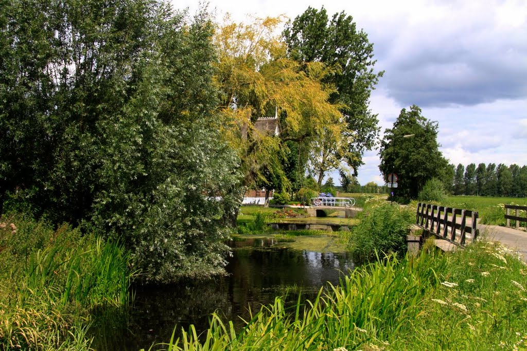 Buurtschap Aan de Zuwe vlak bij Wilnis. by watersnip