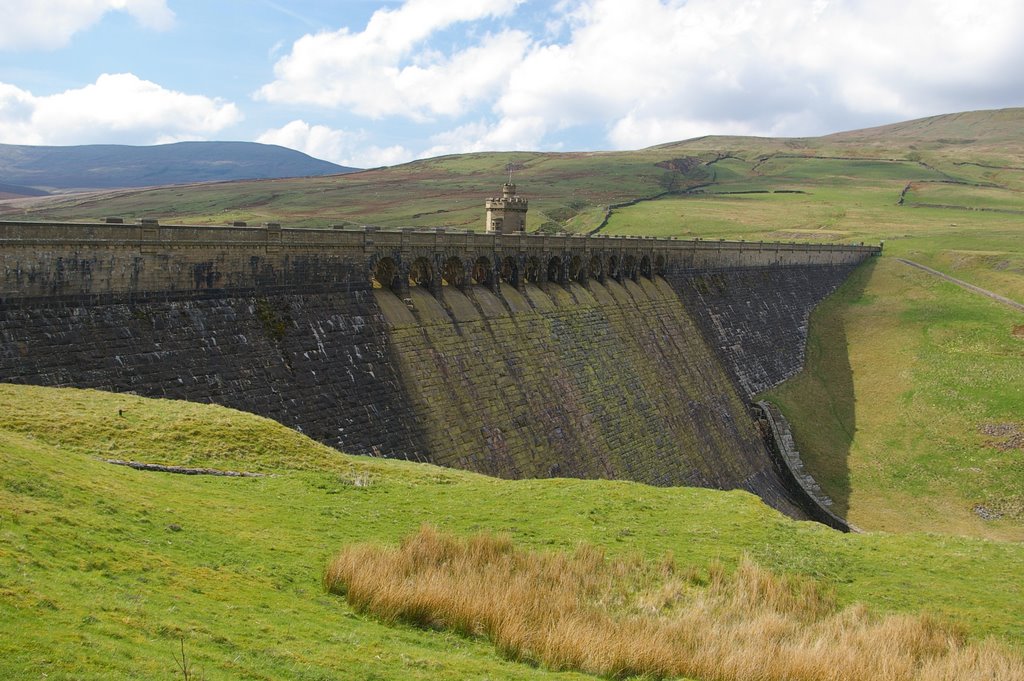 Angram Reservoir wall, Nidderdale by Tets