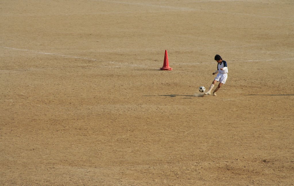 Soccer on the Arakawa banks (512) by www.tokyoform.com