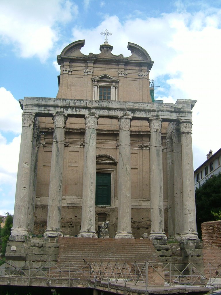 Temple of Antonino & Faustina, San Lorenzo Church by AlexMatos