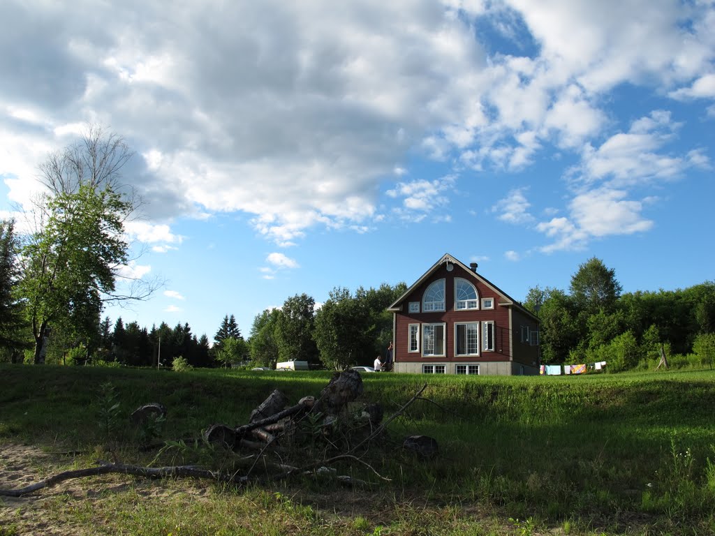 Chalet à Notre-Dame-de-Pontmain face au Lac du Camp by Cyrille Rustom