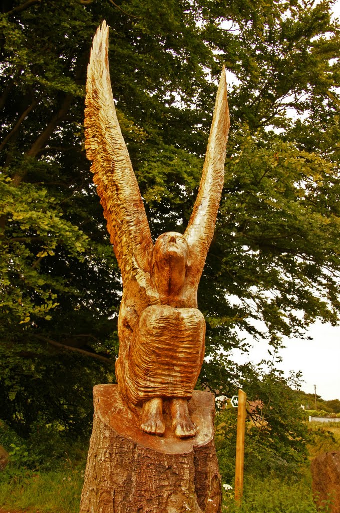 Wooden statue by Jusben