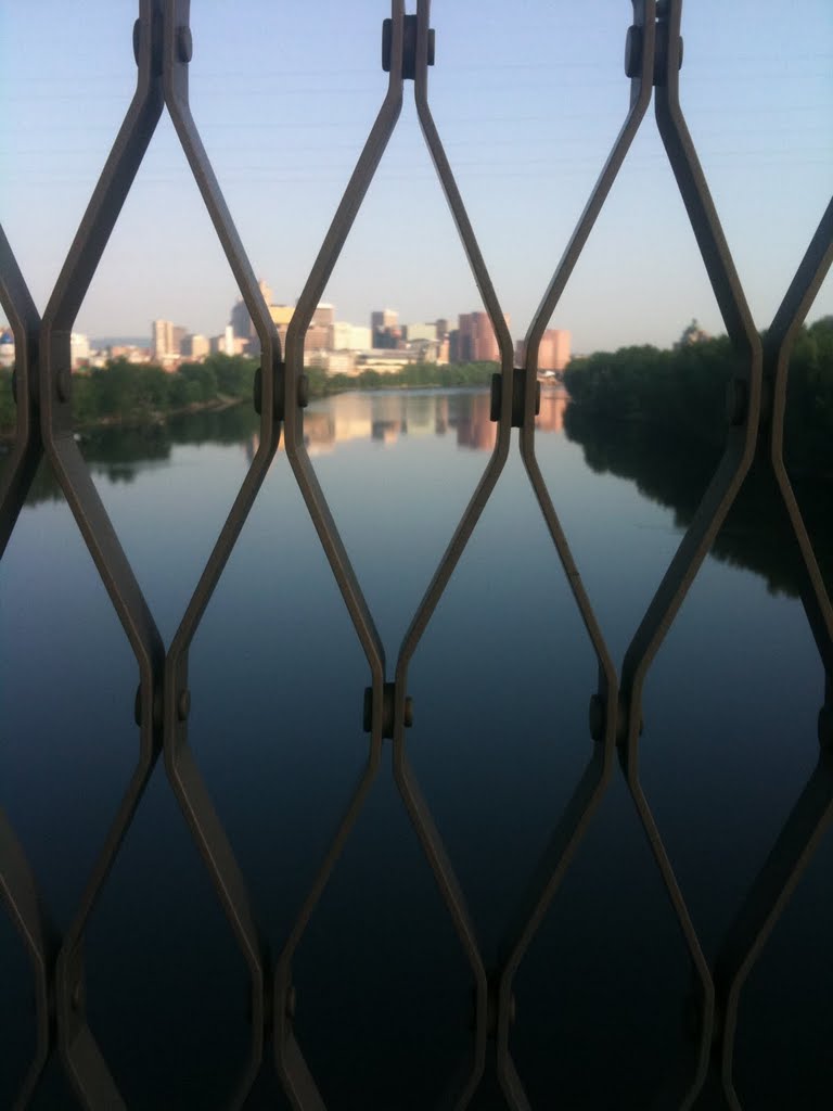 Hartford from the Charter Oak Bridge by Tipa