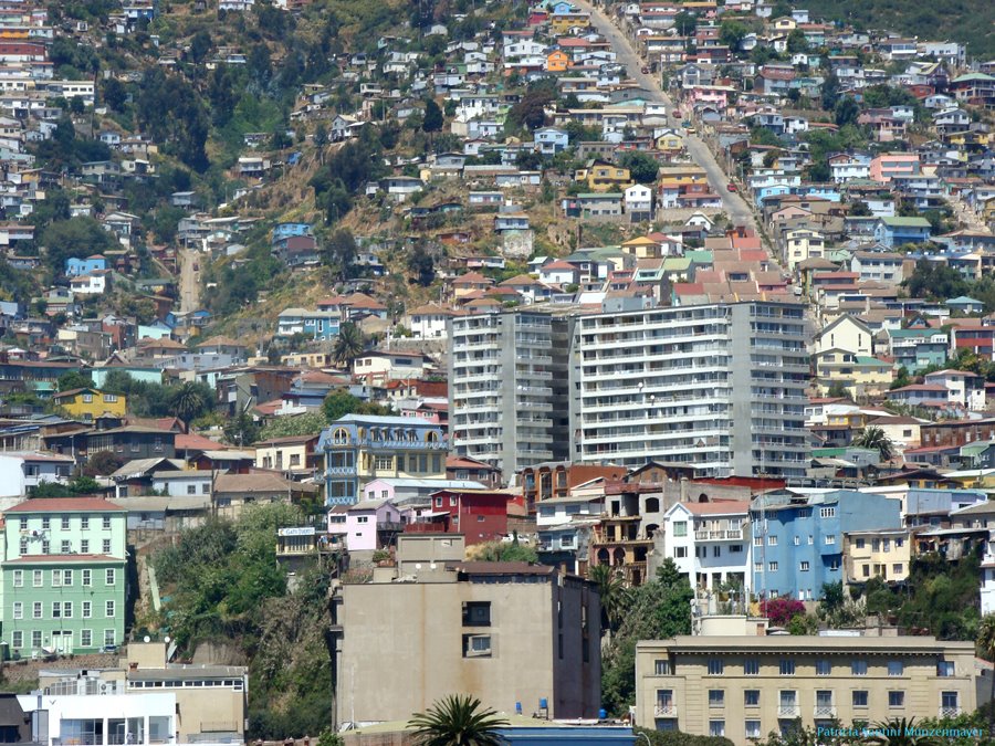 Cerros de Valparaíso, Chile 1 by Patricia Santini