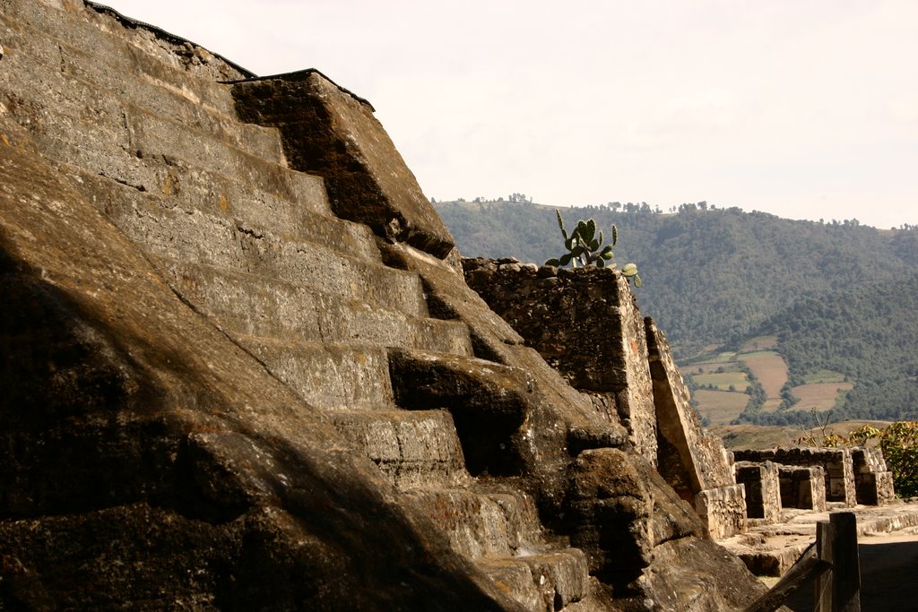 Escalera Frontal pirámide Malinalco by abarcamanuel