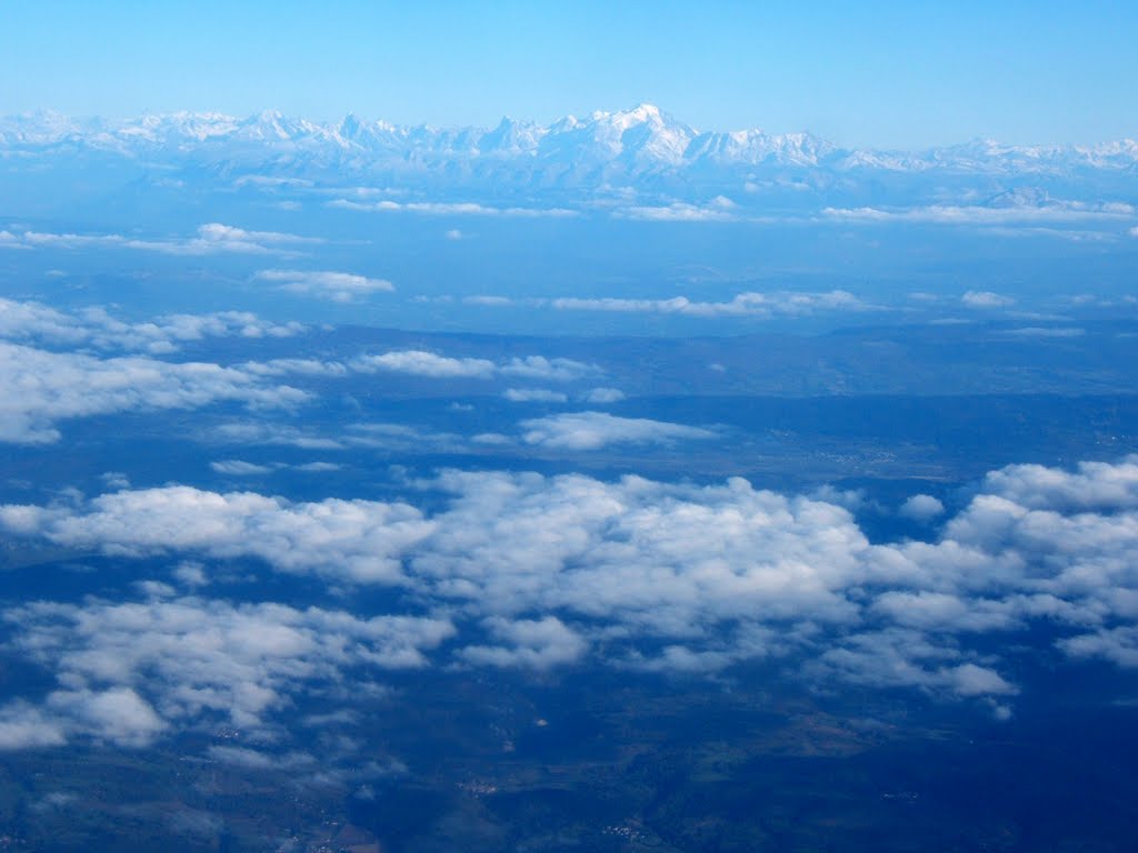 Le Jura et les Alpes vues d'avion by Matopée