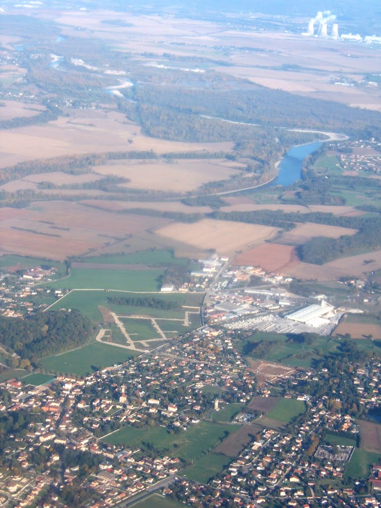 Vue sur Pont de Cheruy, le Rhône et la centrale de Bugey, au décollage de l'aéroport Lyon st Exupéry by Matopée