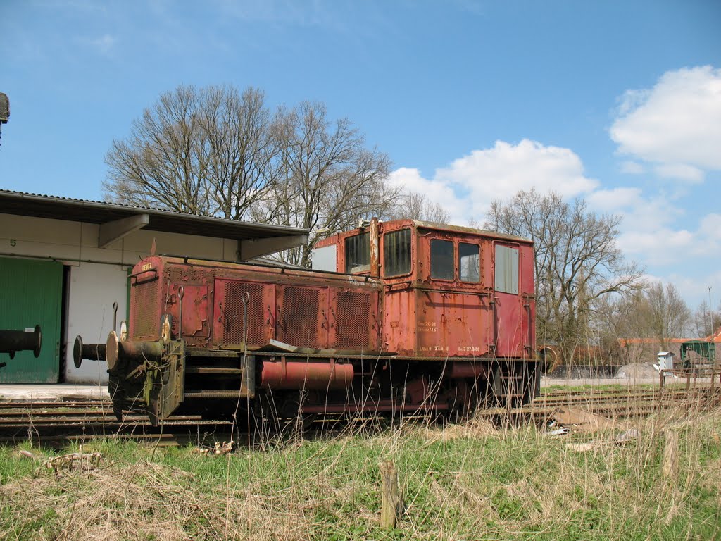 Alte Deutz Diesellok am 21.04.2008 im Bahnhof Kirchlinteln-Stemmen abgestellt by uwe-laschat